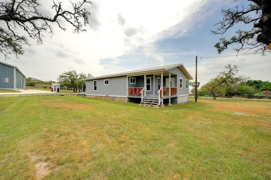 More Photos Of 4909 Bell Springs Rd, Dripping Springs Light Manufacturing For Sale