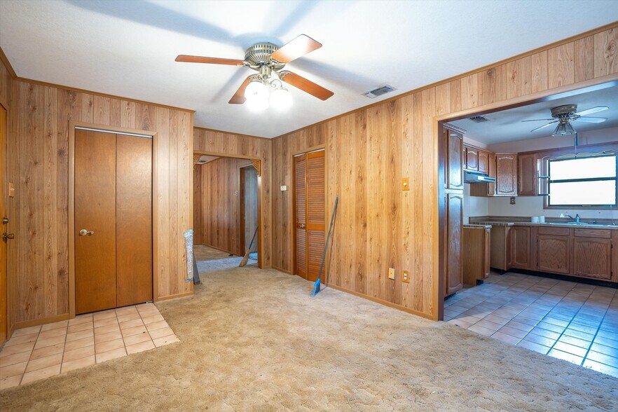 More Photos Of 22 Chaparral Dr, Fredericksburg Storefront Retail Office For Sale