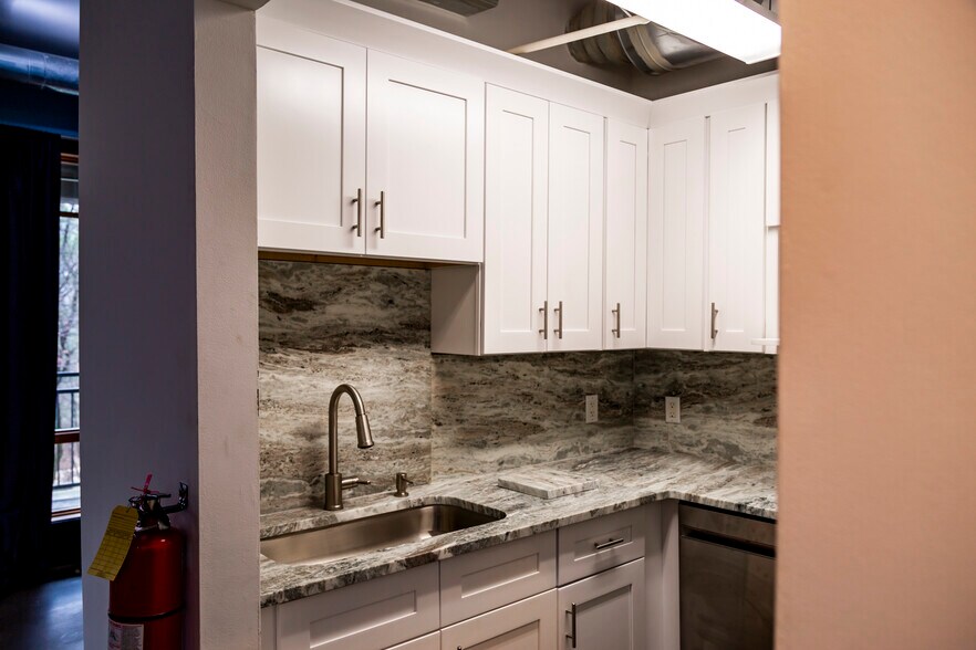 More Photos Of 319 Atlanta St, Marietta Office For Sale