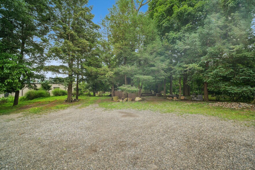 More Photos Of 534 Durie Ave, Closter General Retail For Lease