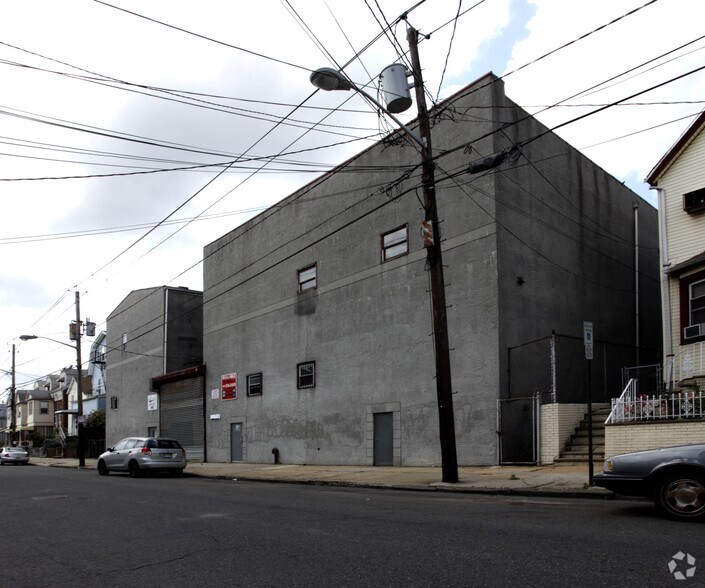 More Photos Of 230-236 Marshall St, Elizabeth Manufacturing For Lease