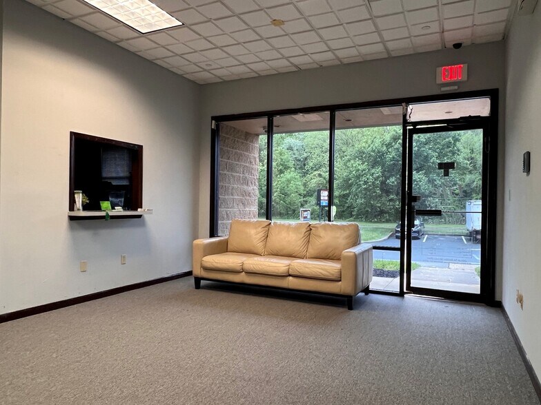 More Photos Of 301 Ruthar Dr, Newark Flex For Lease