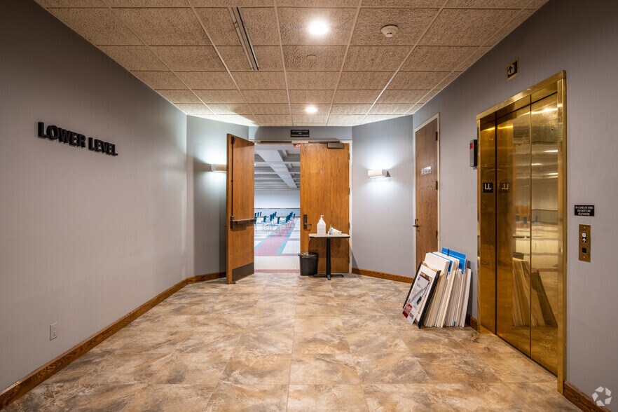More Photos Of 500 Craig Rd, Manalapan Township Office For Lease