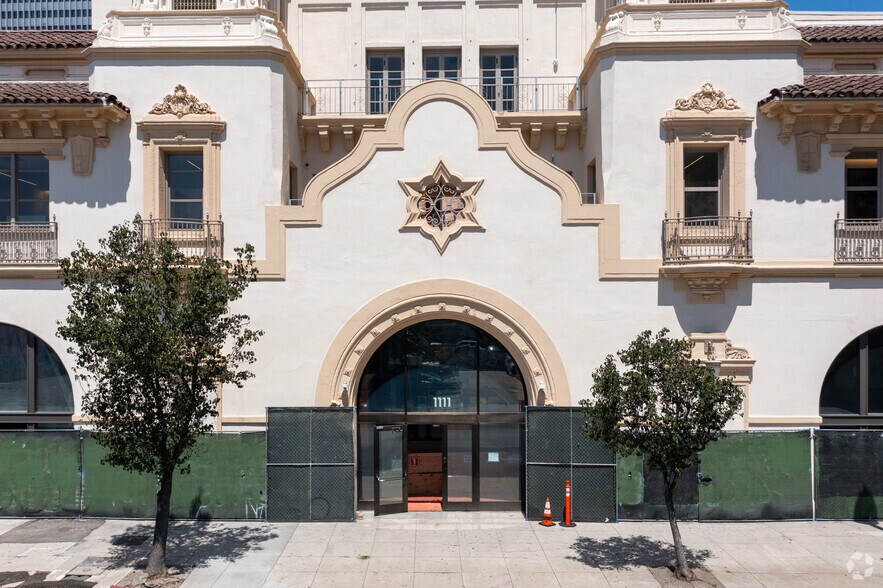 More Photos Of 1111 S Broadway, Los Angeles Loft Creative Space For Lease