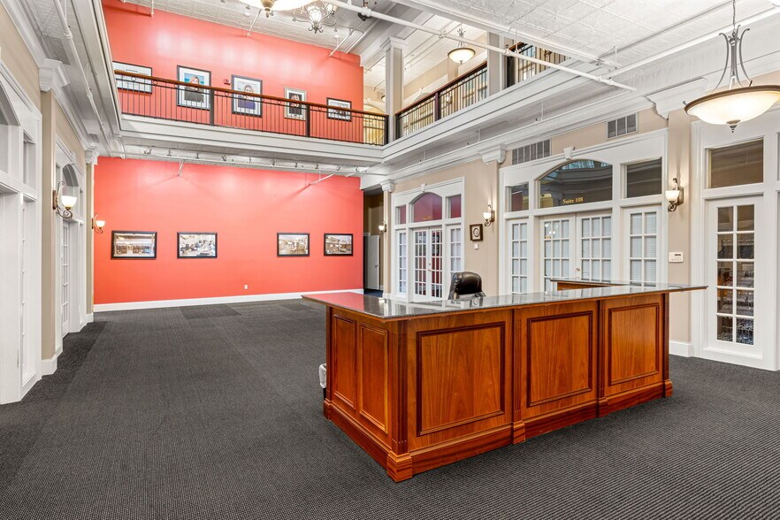 More Photos Of 222 Pearl St, New Albany Office Residential For Lease