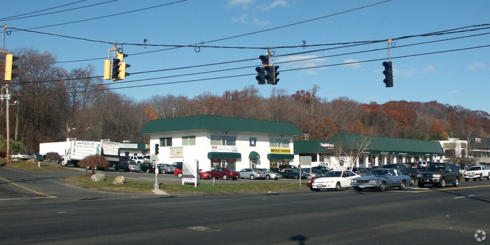 More Photos Of 521-547 Boston Post Rd, Orange Storefront For Lease
