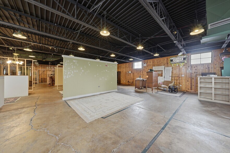 More Photos Of 800 E 31st St, La Grange Park General Retail For Sale