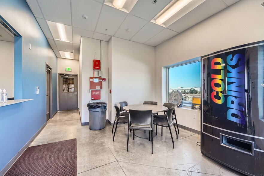 More Photos Of 7019 S Jordan Rd, Centennial Warehouse For Lease