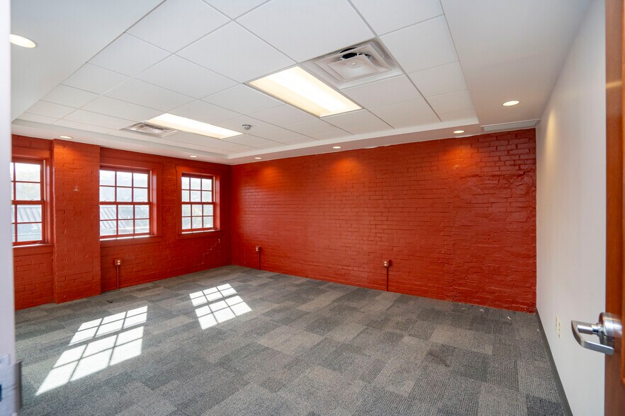 More Photos Of 100-256 Match Factory Pl, Bellefonte Medical For Lease