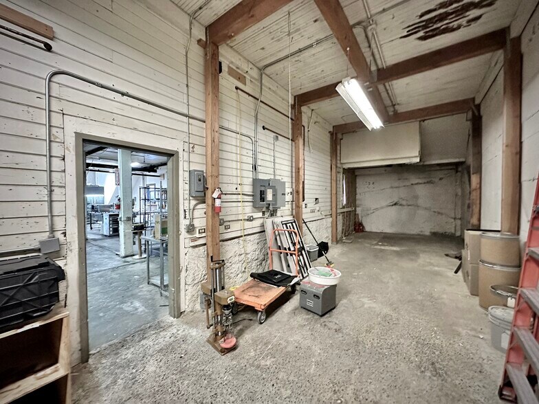 More Photos Of 5416 Shilshole Ave NW, Seattle Warehouse For Sale