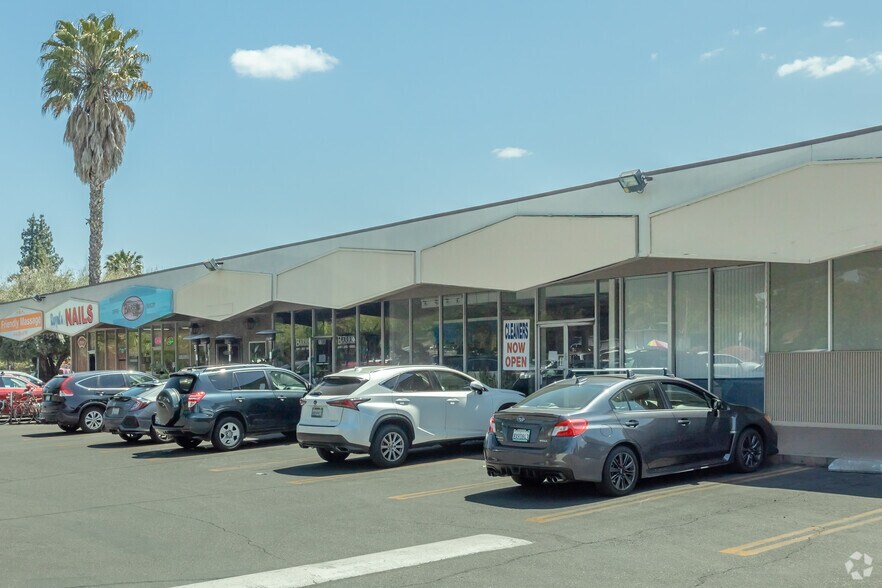 More Photos Of 5892 S Land Park Dr, Sacramento Unknown For Lease