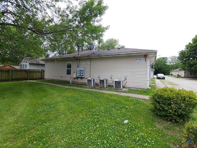 Primary Photo Of 400 S Walnut St, La Monte Apartments For Sale