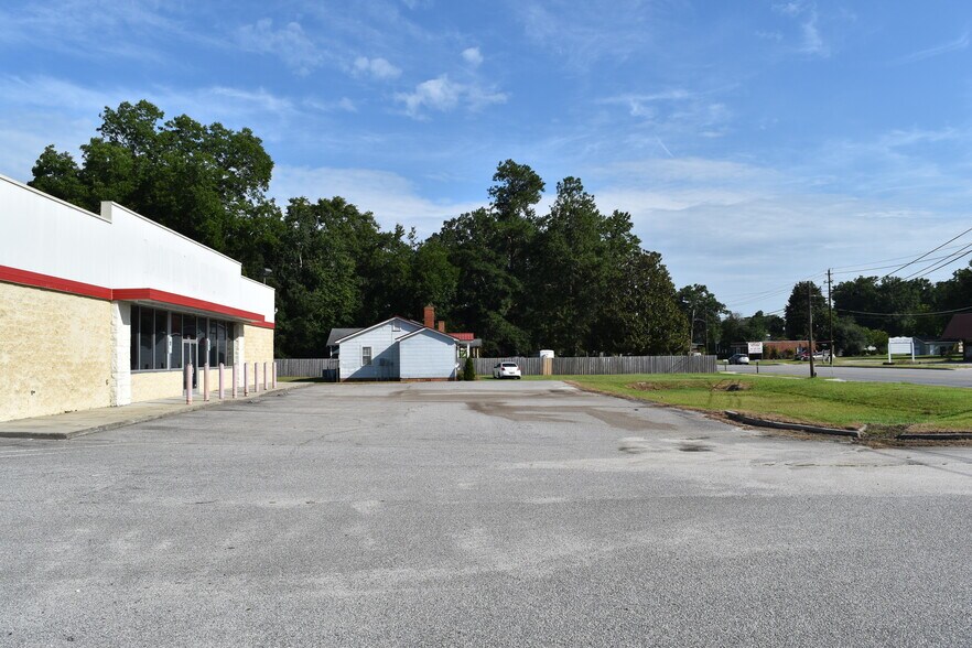 More Photos Of 615 S Walnut St, Pamplico Freestanding For Lease