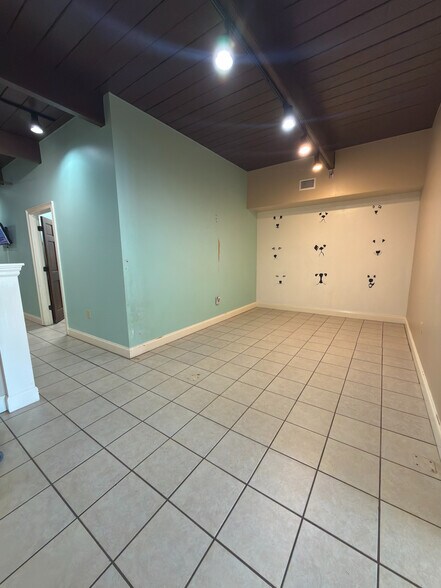 More Photos Of 1334 13th St, Columbus Freestanding For Lease