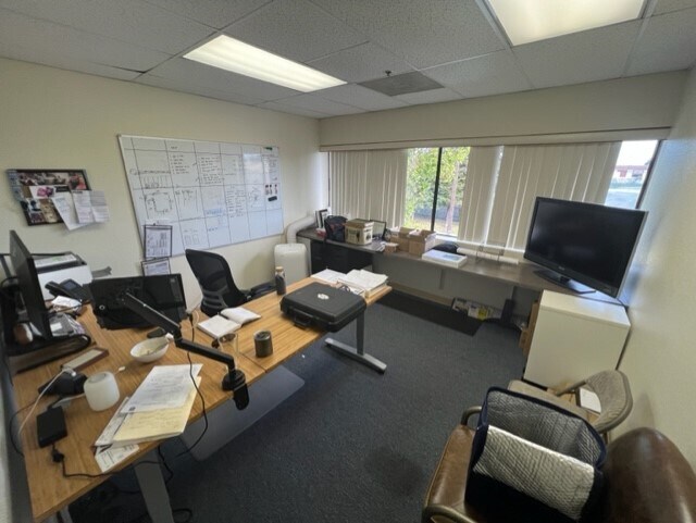 More Photos Of 20 S Linden Ave, South San Francisco Warehouse For Lease