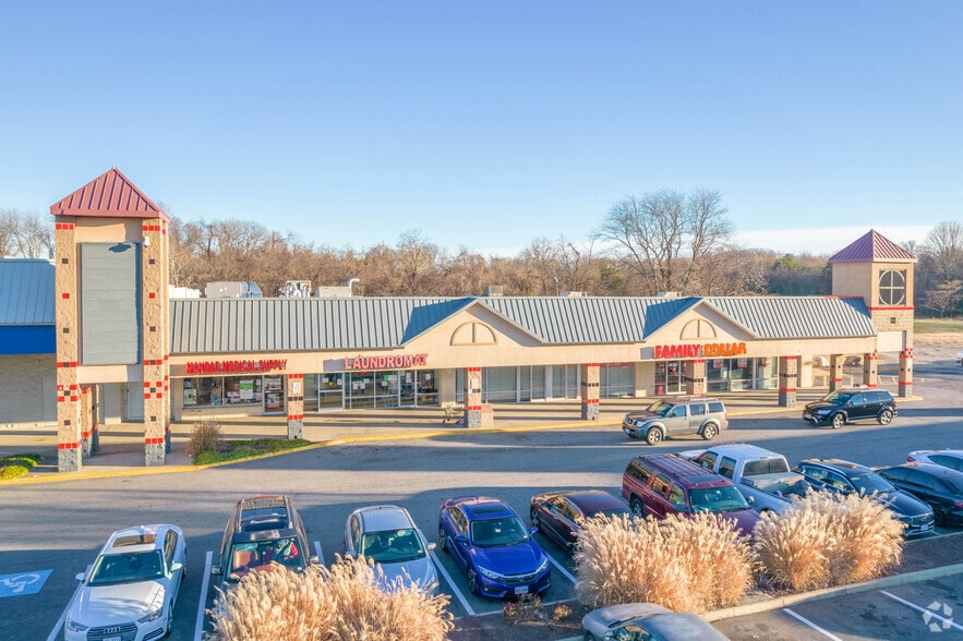 More Photos Of 14551 Jefferson Davis Hwy, Woodbridge Unknown For Lease