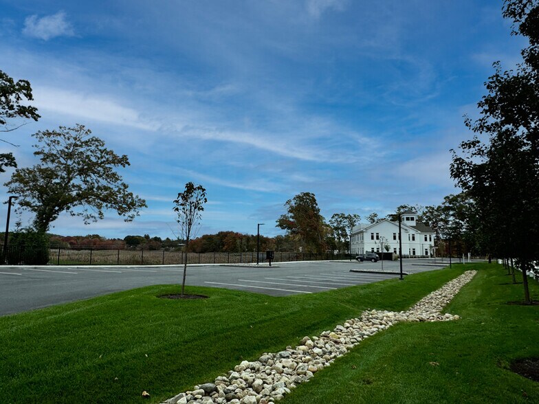 More Photos Of 215 Elm St, Old Saybrook Unknown For Lease