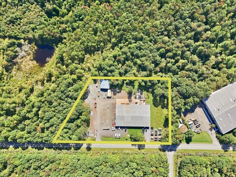 More Photos Of 405 Industrial Park Dr, Mount Pocono Warehouse For Sale