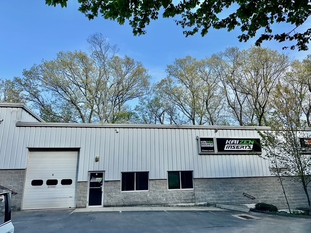 More Photos Of 160 S Turnpike Rd, Wallingford Light Distribution For Lease