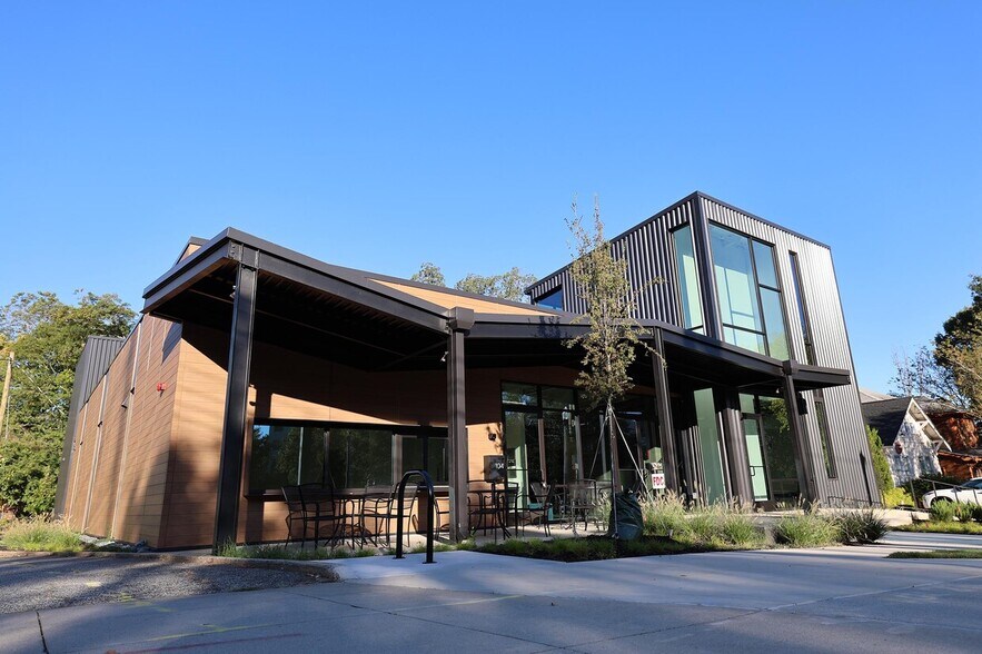 Primary Photo Of 104 Church St, Decatur Office For Lease