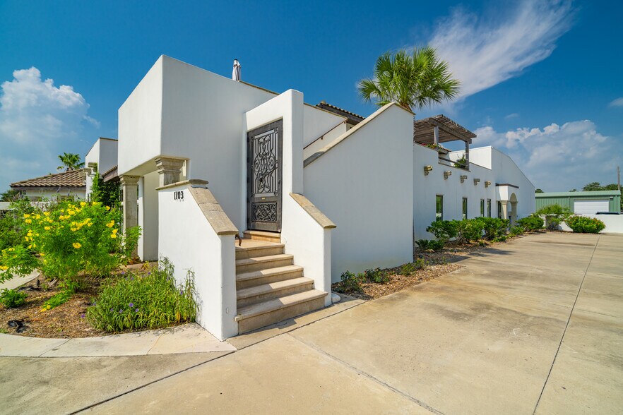 More Photos Of 1703 Highway 35 S, Rockport Office Residential For Lease