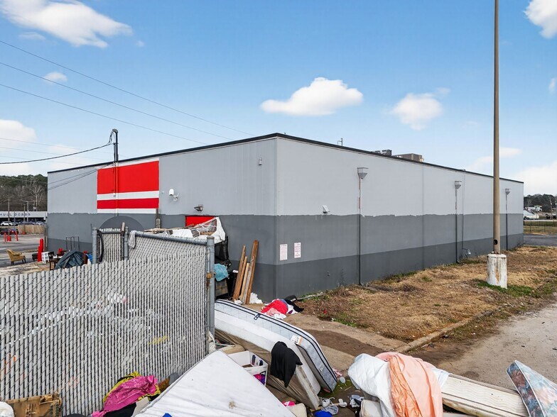 More Photos Of 1121 Huffman Rd, Birmingham Freestanding For Sale