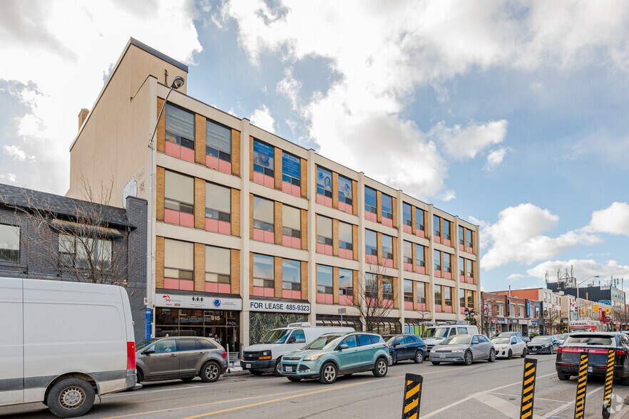 More Photos Of 815 Danforth Ave, Toronto Office For Lease