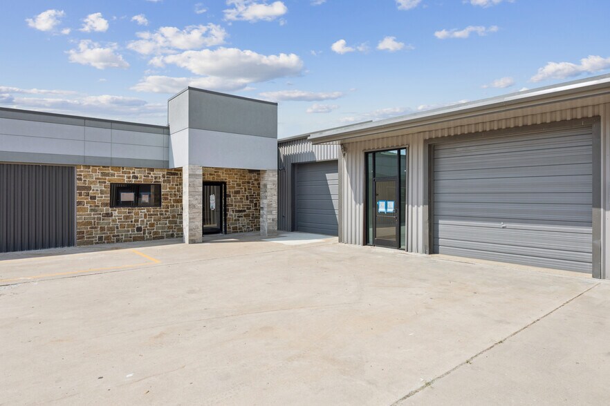 More Photos Of 4763 Vicksburg St, Dallas Distribution For Lease