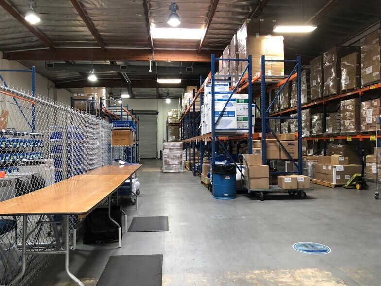 More Photos Of 2636 N Ontario St, Burbank Warehouse For Lease