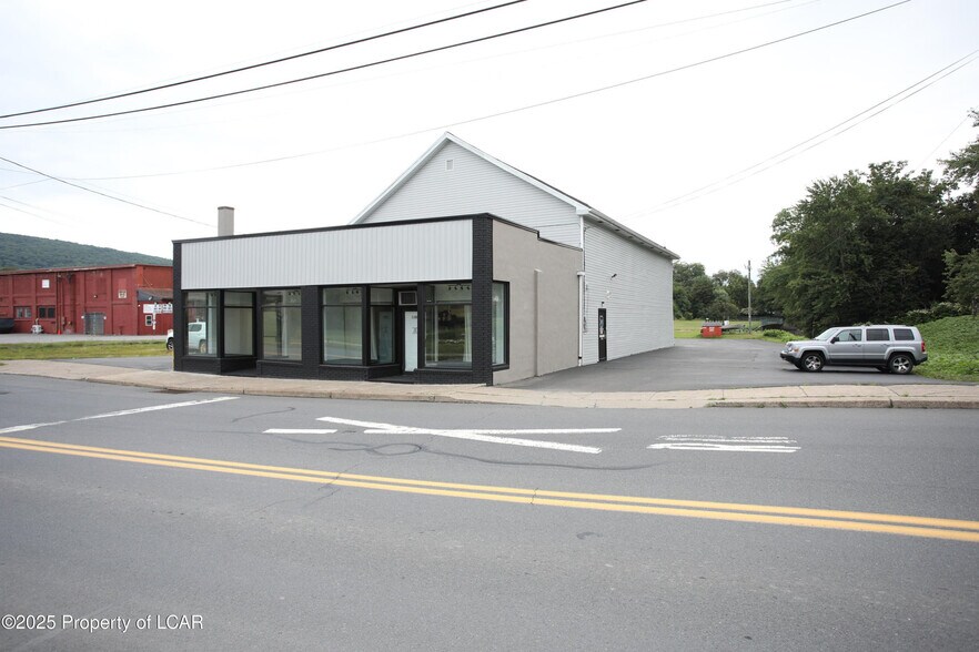 More Photos Of 131 W 8th St, Wyoming Office For Lease