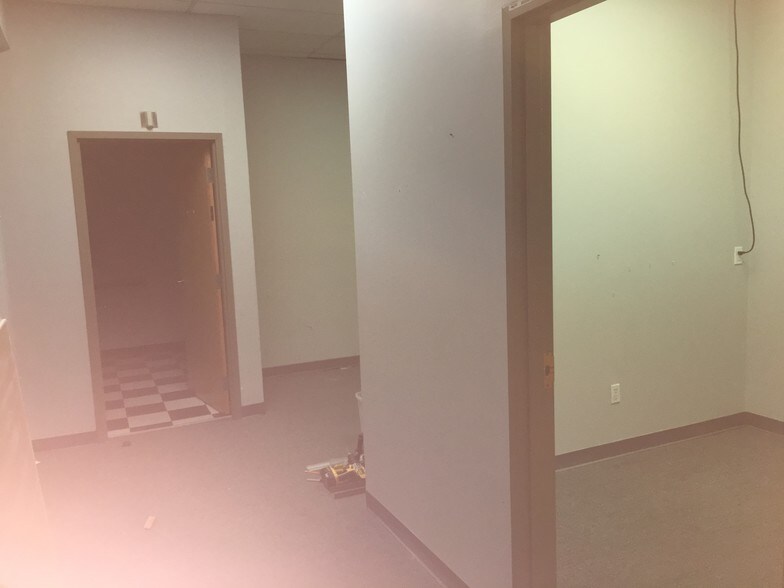 More Photos Of 1173 Queen St, Southington Freestanding For Sale