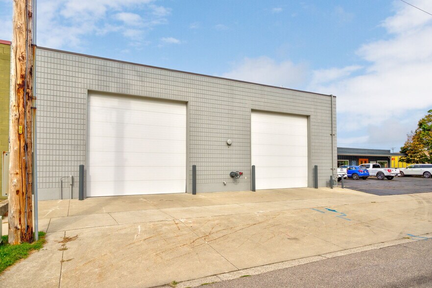 More Photos Of 850 Maple Ave, Holland Industrial For Sale