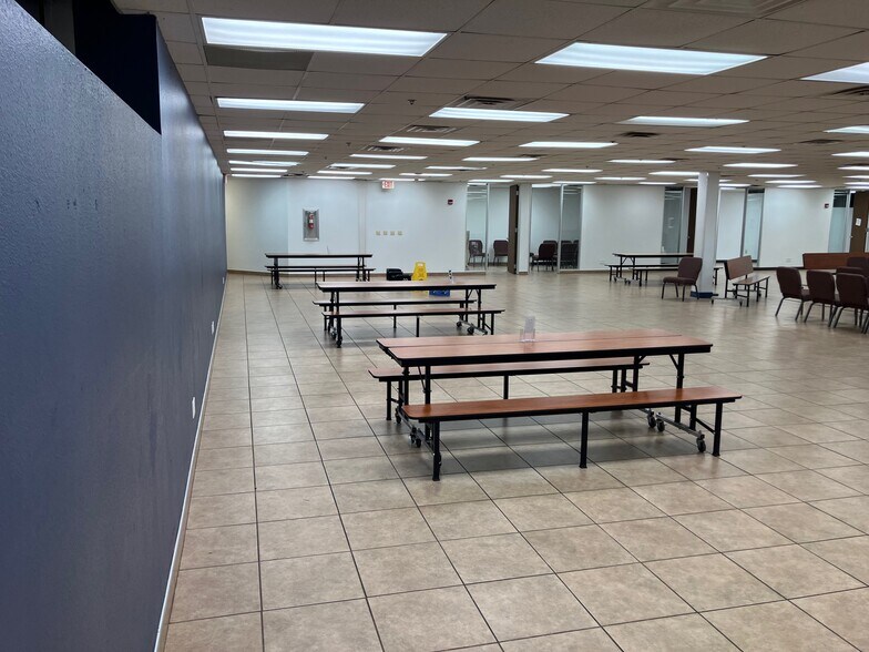 More Photos Of 220 Foremost Dr, Austin Schools For Lease