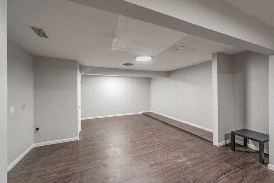 More Photos Of 7235 Glenview Dr, Richland Hills Office For Sale