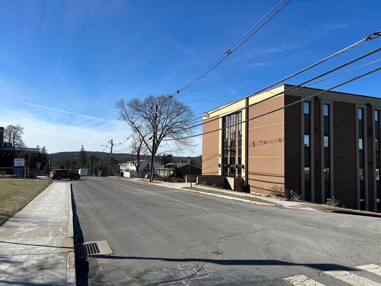 More Photos Of 27 Hospital Ave, Danbury Medical For Lease