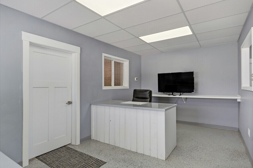 More Photos Of 972 US Highway 60 S, Billings Industrial For Sale