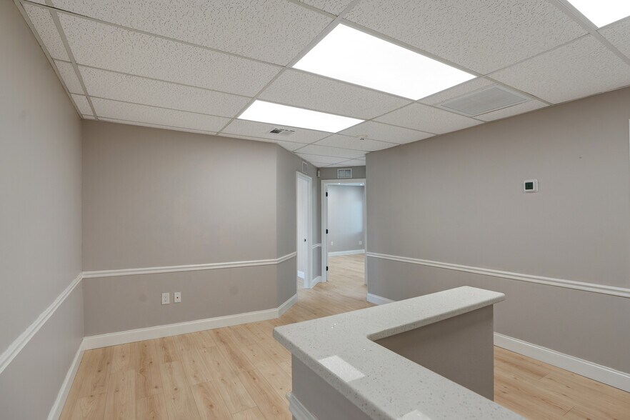 More Photos Of 2831 Ringling Blvd, Sarasota Medical For Sale