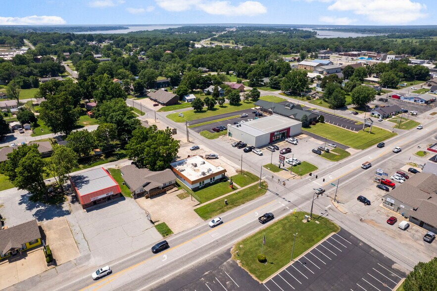 More Photos Of 700 S Main St, Grove Medical For Sale