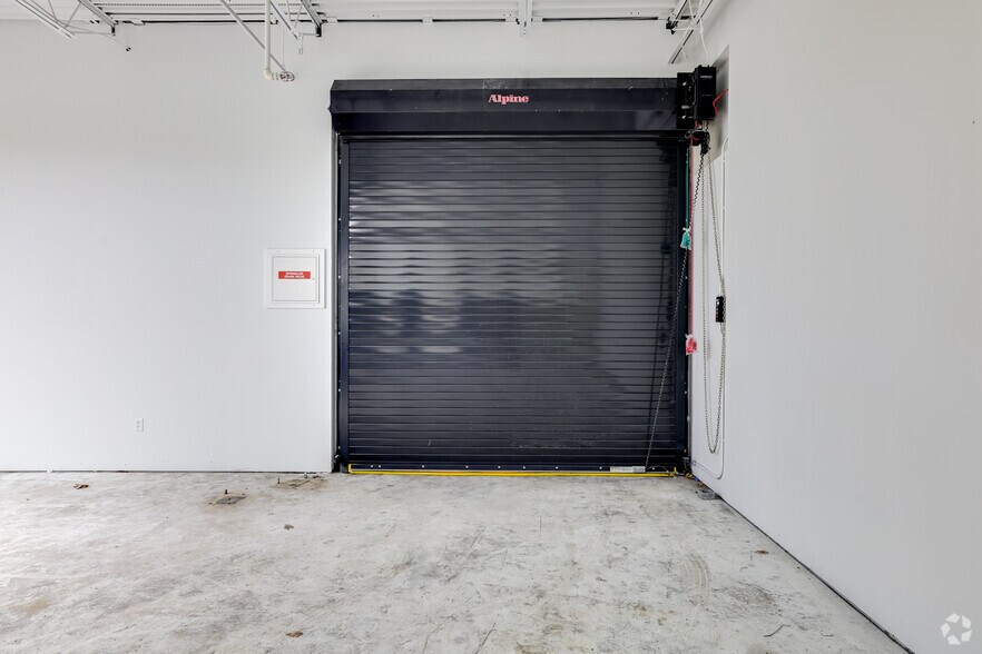 More Photos Of 1 Electronics Dr, Hamilton Warehouse For Lease
