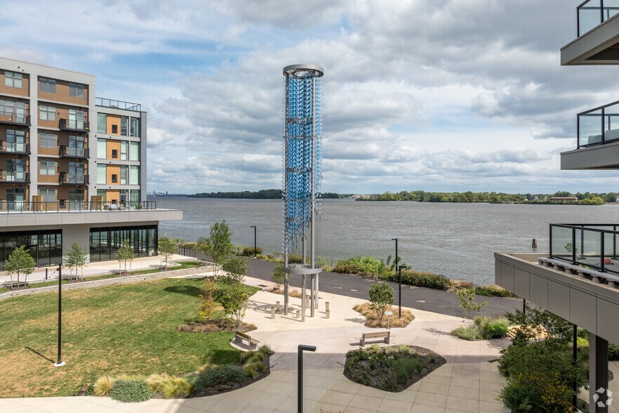 More Photos Of 501 N Christopher Columbus Blvd, Philadelphia Apartments For Lease