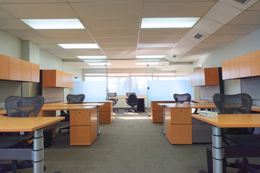 More Photos Of 1026 16th Ave NW, Calgary Storefront Retail Office For Lease