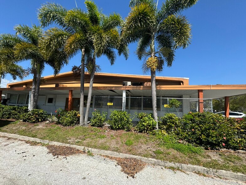 More Photos Of 1900 16th St N, Saint Petersburg Freestanding For Sale