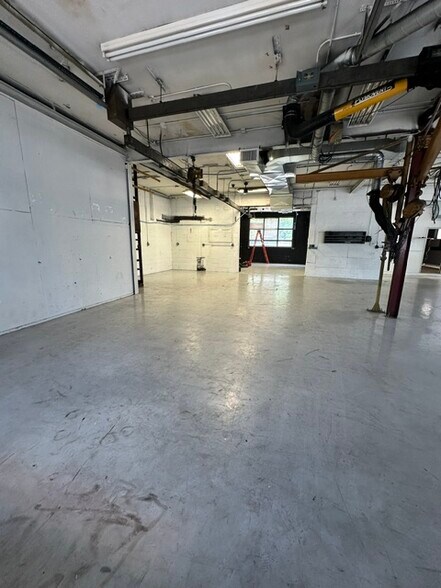 More Photos Of 117-121 Gertrude Ave, Paramus Flex For Lease