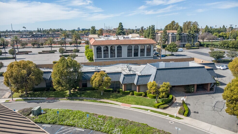 More Photos Of 550 N Golden Circle Dr, Santa Ana Office For Lease