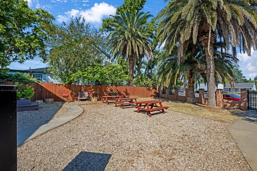 More Photos Of 2944 Del Paso Blvd, Sacramento Apartments For Sale