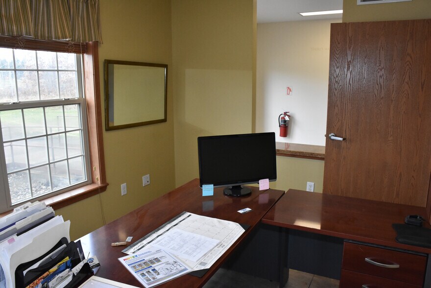 More Photos Of 105 McQuiston Dr, Jackson Center Industrial For Sale