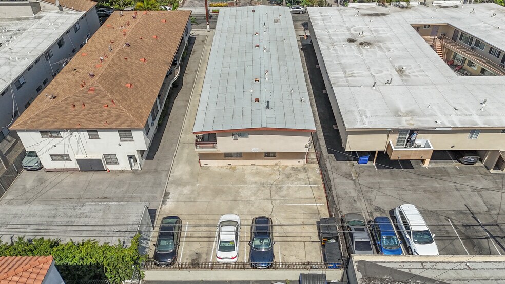 More Photos Of 3326 S Canfield Ave, Los Angeles Apartments For Sale
