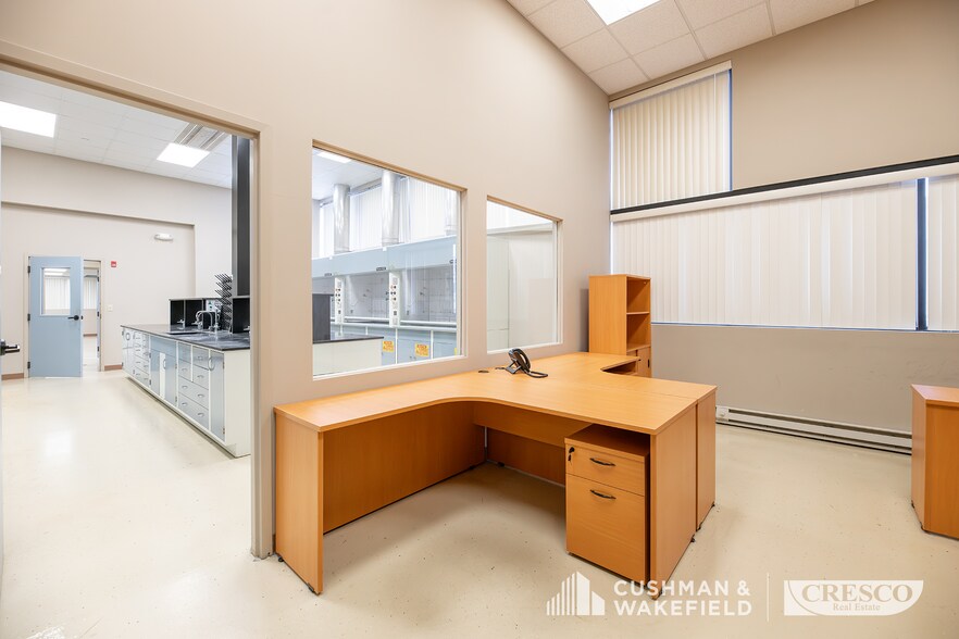 More Photos Of 62 N Summit St, Akron Manufacturing For Sale