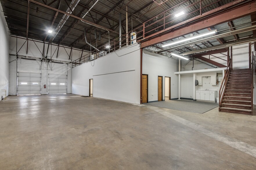 More Photos Of 5145 Norwood Rd, Dallas Industrial For Sale