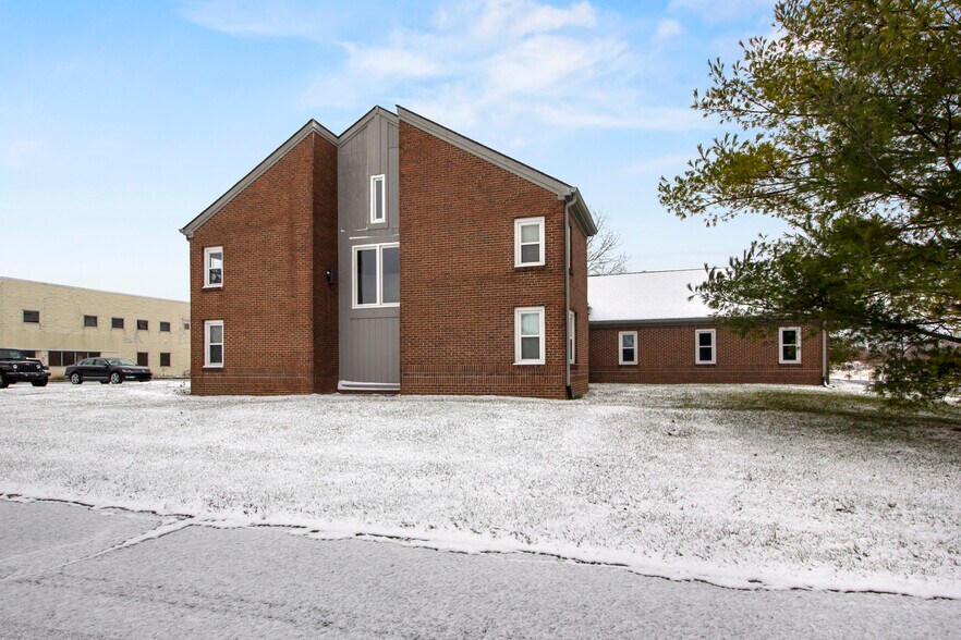 More Photos Of 4700 Northwest Plaza West Dr, Zionsville Loft Creative Space For Lease